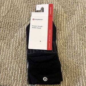 🍋🍋Lululemon Power astride Ankle Sock NWT Size small